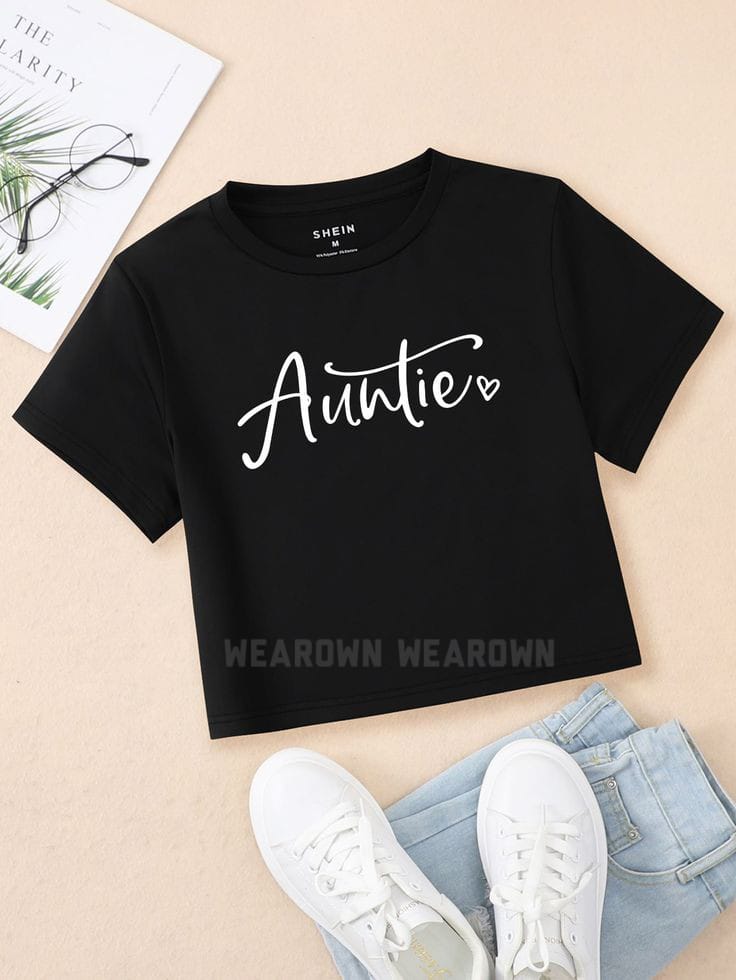 BLACK TEE WITH AUNTIE