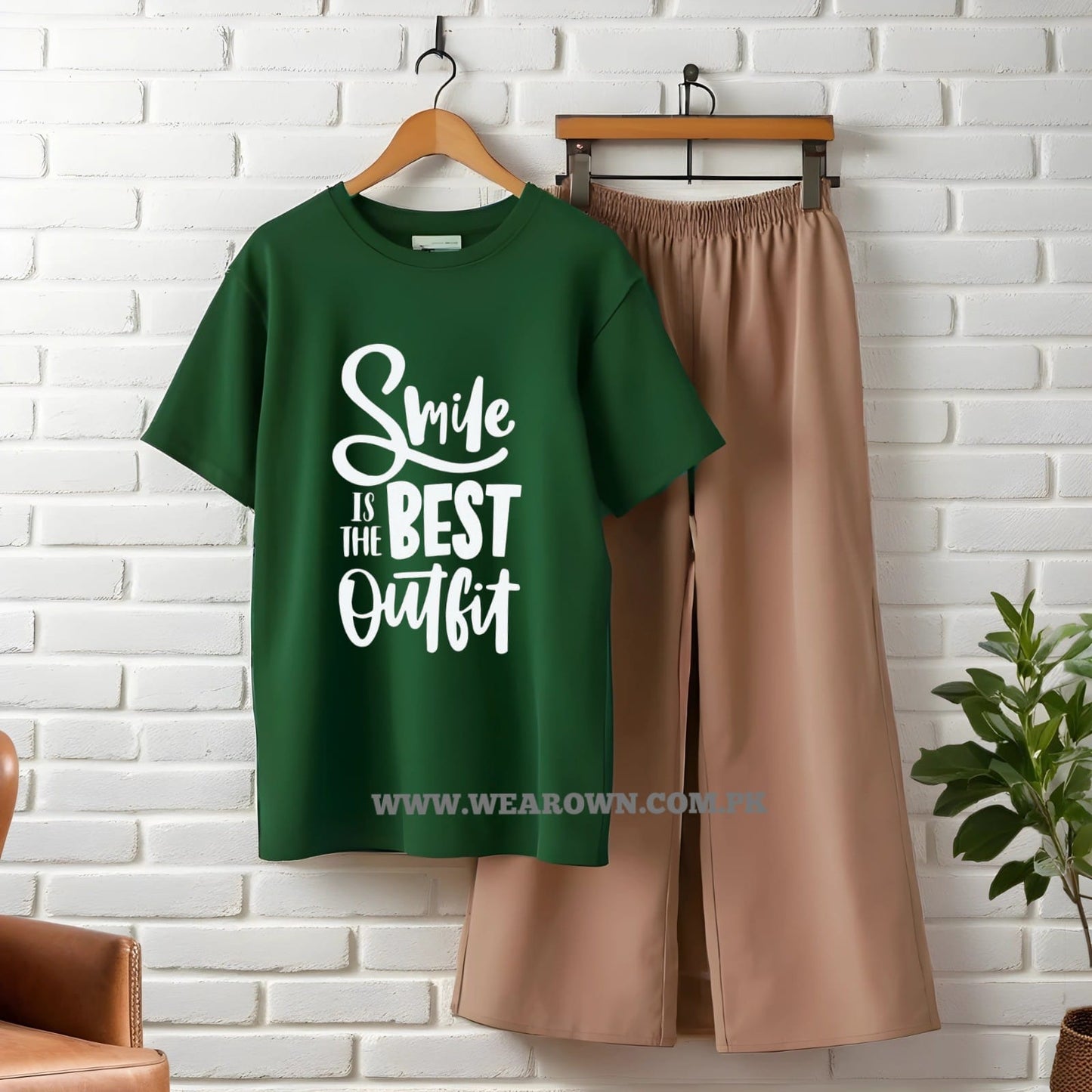 GREEN TEE WITH SMILE IS YOUR BEST OUTFIT SKIN FLAPPER